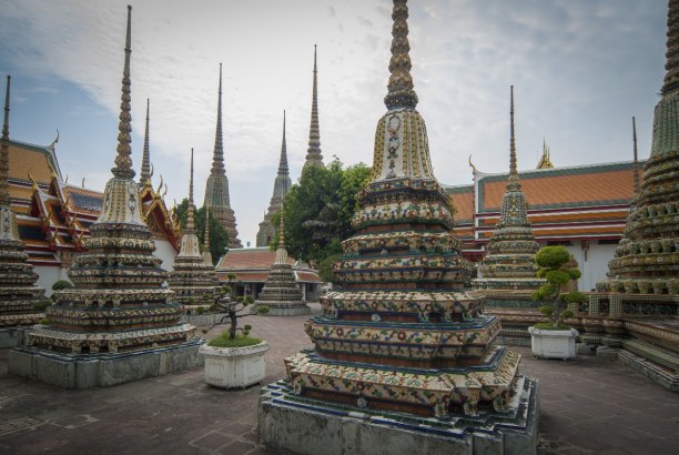 Kurzurlaub Bangkok (Stadt), Bangkok und Umgebung, Thailand, Mondops sind würfelförmige Gebäude in einem Wat. Diese hier befinde