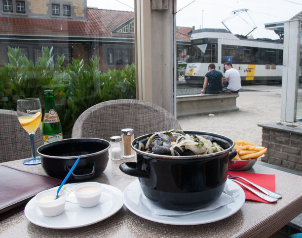 1 Woche Belgien, Belgien, Wenn Du hungrig bist kannst Du direkt aus der Tram raus hüpfen und Mu