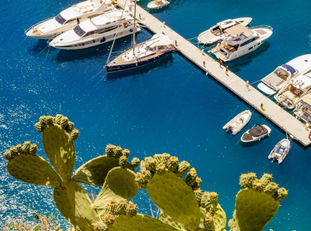 Langzeiturlaub Nizza (Stadt), Côte d'Azur, Frankreich, Azurblaues Wasser in einem der Häfen von Monaco