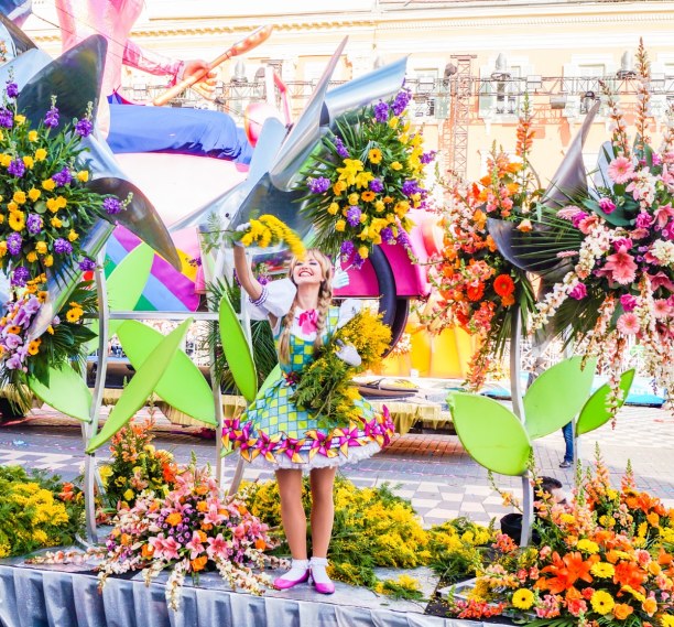 1 Woche Nizza (Stadt), Côte d'Azur, Frankreich, Der Blumenkorso in Nizza ist fester Bestandteil des hiesigen Karnevals