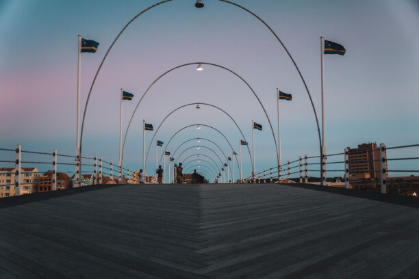 Eine Woche Curaçao, Curaçao, Die Königin-Emma-Brücke in Willemstadt ist eine Schwenkbrücke. Soba