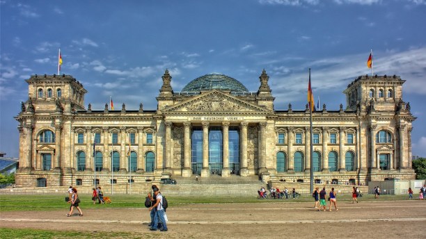Kurztrip Berlin, Deutschland, Der Reichstag ist seit 1990 der Sitz des Deutschen Bundestages. 1933 g