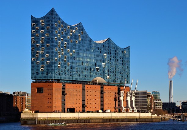 Kurzurlaub Hamburg, Deutschland, Die Elbphilharmonie ist ein Konzerthaus und neues Wahrzeichen der Hans