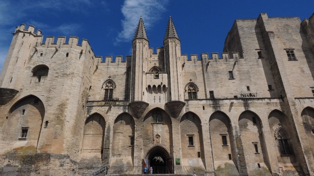1 Woche Provence, Frankreich, Avignon hat eine sehr schöne mittelalterliche Altstadt. Der Papstpala