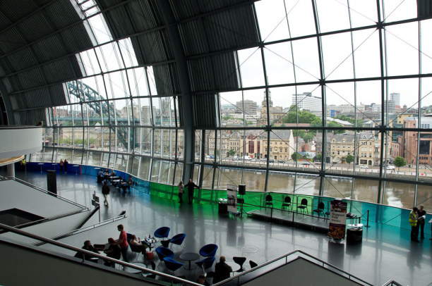 Kurzurlaub Mittel & Nord-England, Großbritannien, Das imposante Konzerthaus und Veranstaltungszentrum wurde 2004 eröffn