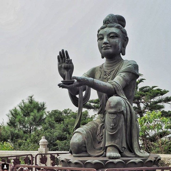 Kurzurlaub Hongkong, Hongkong, Die Tempelanlage von Big Buddha hat einige wunderschöne Statuen