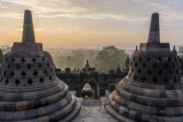 10 Tage Bali, Indonesien, Die Tempelanlage in Borobudur ist eine der größten auf Bali. Sie wur