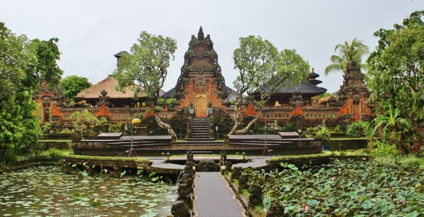 10 Tage Bali, Indonesien, Die Tempelanlage Pura Taman Saraswathi ist der Göttin der Weisheit, K