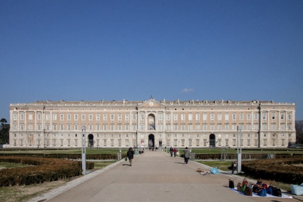 Kurzurlaub Golf von Neapel, Italien, Im Palazzo Reale kannst du königliche Gemächer, prunkvolle Säle ode