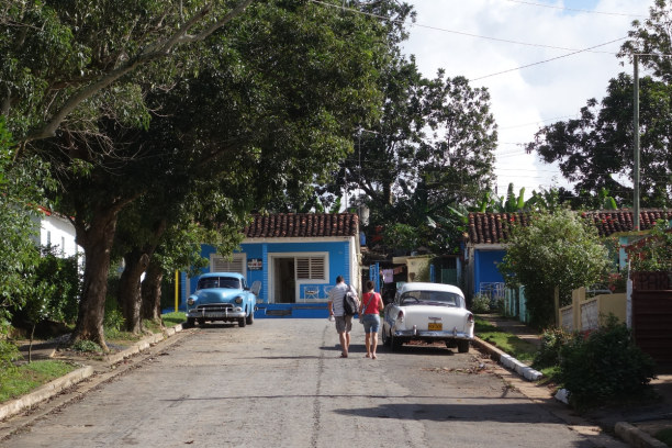 2 Wochen Kuba, Kuba, Der kleine Ort Viñales ist gemütlich und überschaubar. Mit dem Fahr