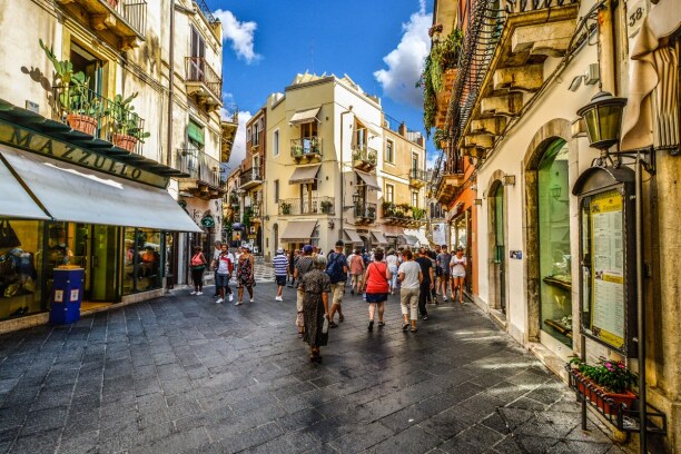 Kurzurlaub Malta, Malta, Taormina liegt nicht unweit von Messina und ist mit seinen farbenfrohe