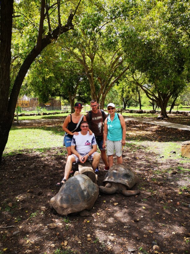 Zwei Wochen Westküste, Mauritius, Begeistert haben mich die Wächter, die auf die Schildkröten aufgepas
