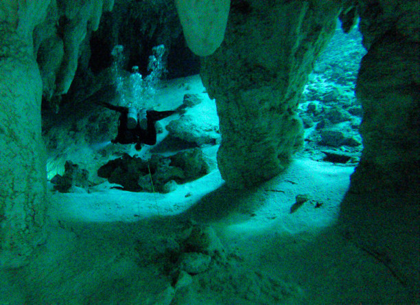 Zwei Wochen Riviera Maya & Insel Cozumel, Mexiko, In den Cenoten habe ich das Gefühl, dass ich durch die Höhlen schweb