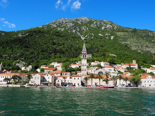 1 Woche Montenegro, Montenegro, Die kleine Stadt Perast liegt in der Bucht von Kotor, welche mit klein