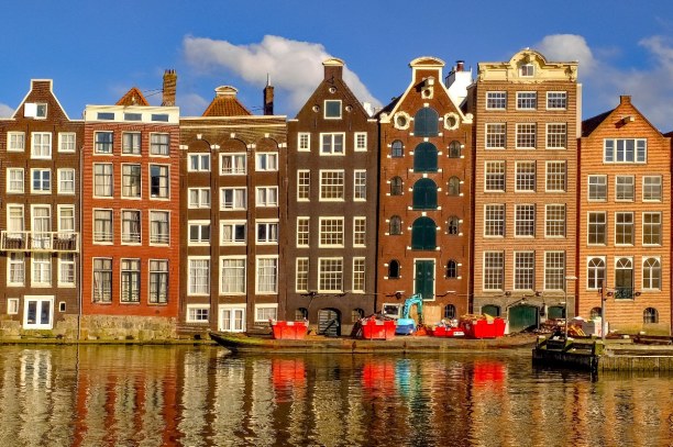 Kurzurlaub Amsterdam & Umgebung, Niederlande, Die alten Grachtenhäuser sind sehr schmal, aber tief gebaut. Früher 