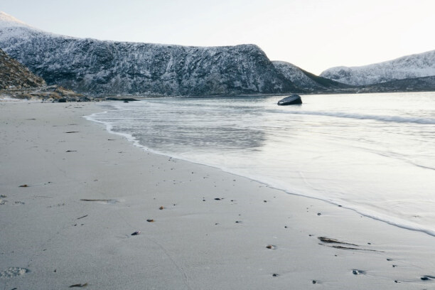 10 Tage Lofoten & Vesterålen, Norwegen, Der Strand von Haukland ist einer der berühmtesten Strände auf den L