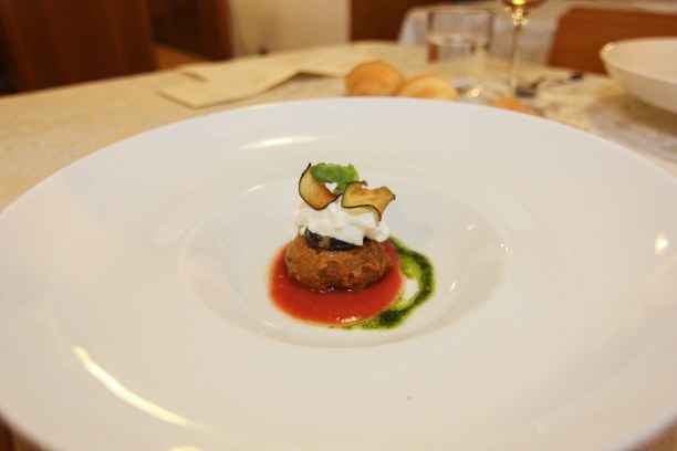 Bardolino (Stadt), Oberitalienische Seen & Gardasee, Italien, Tomate-Mozzarella neu interpretiert - der erste Gang des Gourmetdinner