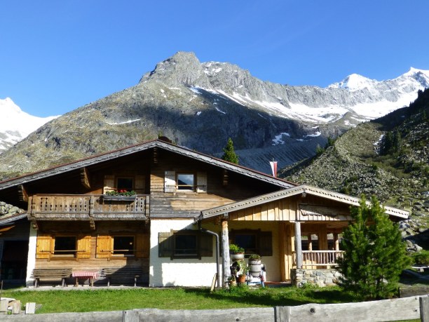10 Tage Tirol, Österreich, Die Waxeggalm Hütte im Zillertal passierst du auf einer Wanderung zur
