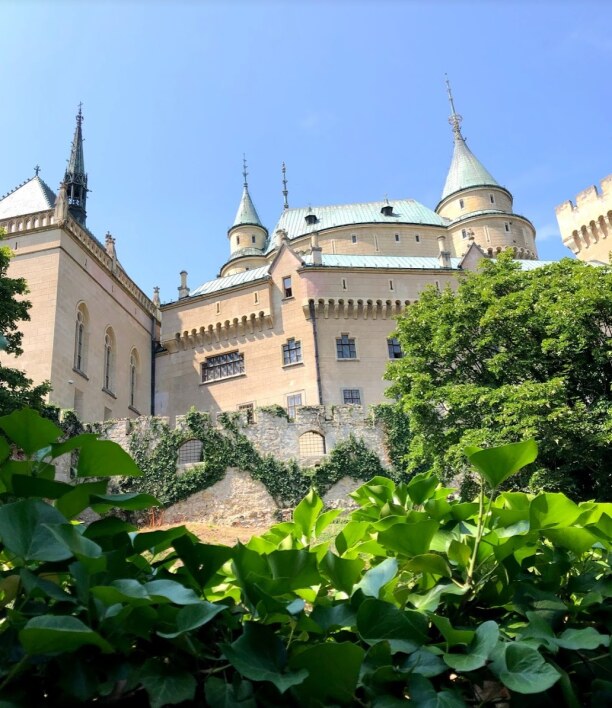 Kurzurlaub Kosice (Stadt), Östliche Slowakei, Slowakei, Wie ein Disneyschloss wirkt das Schloss Bojnice und weckt Erinnerungen