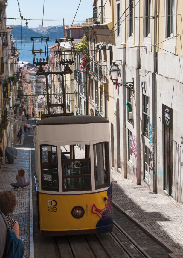10 Tage Region Lissabon und Setúbal, Portugal, Aber es gibt noch "schrägere" Transportmittel. Drei Standseilbahnen b