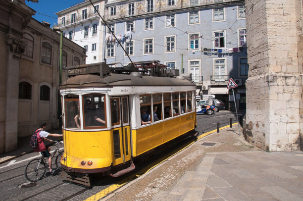 10 Tage Region Lissabon und Setúbal, Portugal, Die Strecke führt die Straßen steil hinauf und hinunter.