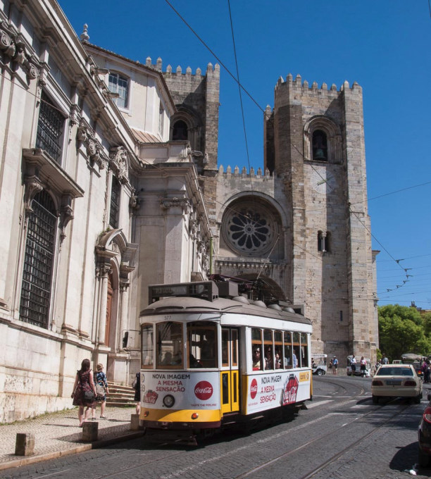 10 Tage Region Lissabon und Setúbal, Portugal, Während der Fahrt entdeckt man einige tolle Sehenswürdigkeiten.