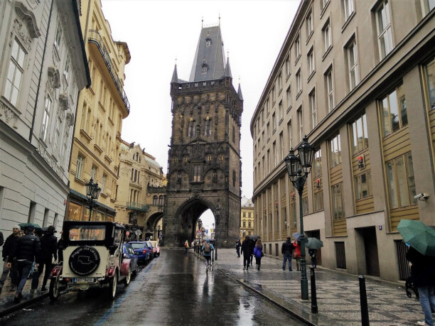 Kurzurlaub Prag (Stadt), Prag und Umgebung, Tschechische Republik, Einer der Pulvertürme von Prag. Die ganze Prager Altstadt gleicht ein