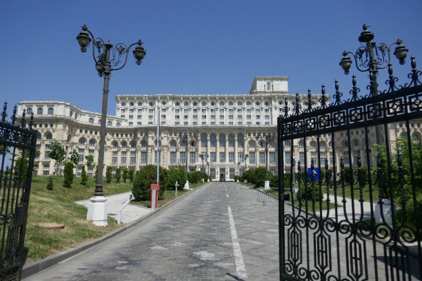 Kurztrip Bukarest & Umgebung, Rumänien, Der Präsidentenpalast ist riesig!
