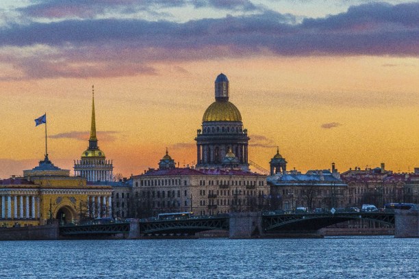 Sankt Petersburg (Stadt), Sankt Petersburg und Umgebung, Russische Föderation, Die Isaakskathedrale bietet für mehr als 10.000 Menschen Platz. Kein 