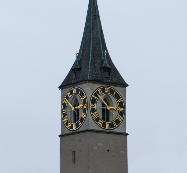 Kurzurlaub Kanton Zürich, Schweiz, Die Kirche St. Peter hat das größte Uhrenblatt in Europa mit einem D