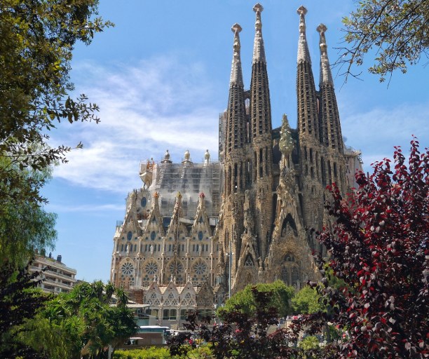 Kurztrip Barcelona & Umgebung, Spanien, Die ebenfalls von Gaudí entworfene Sagrada Familia ist noch unvollend
