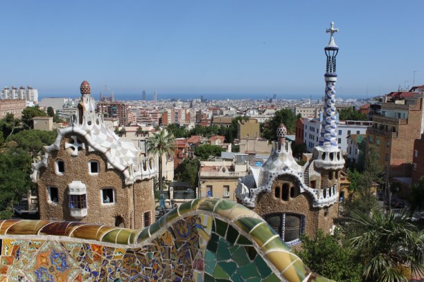 Kurzurlaub Barcelona & Umgebung, Spanien, Der Park Güell ist ein Treffpunkt für Musiker, Künstler und Tourist