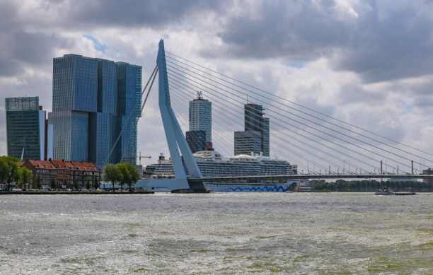 Kurzurlaub Rotterdam (Stadt), Südholland, Niederlande, Rotterdam ist bekannt für seine moderne und ausgefallene Architektur.