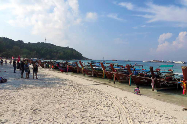 1 Woche Ko Lipe (Stadt), Südthailand, Thailand, Ausflugsboote am Pattaya Beach