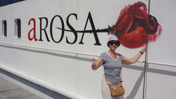 1 Woche Budapest & Umgebung, Ungarn, Der Liegeplatz der Donna von A-ROSA ist mitten in der Stadt. Schon von