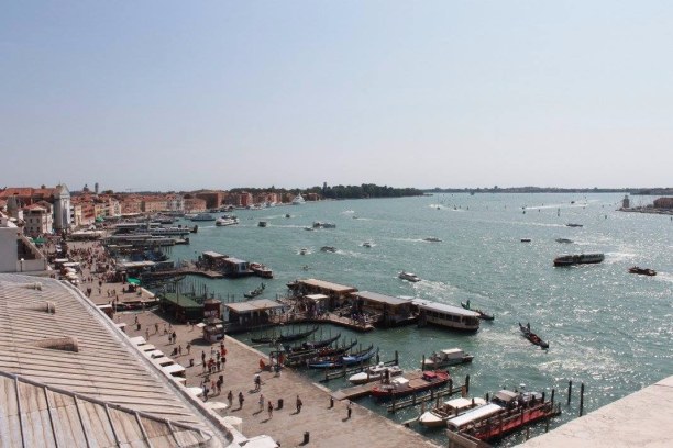 Kurzurlaub Venedig (Stadt), Venetien, Italien, Die Anlegestellen von oben 