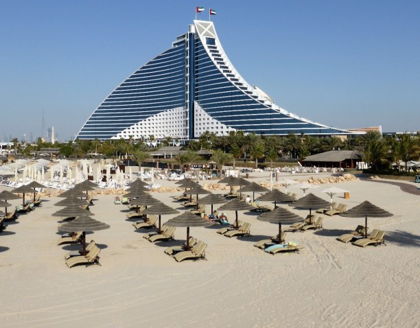 Kurzurlaub Dubai, Vereinigte Arabische Emirate, Der Jumeirah beach gehört zu den schönsten in Dubai. Die weißen San